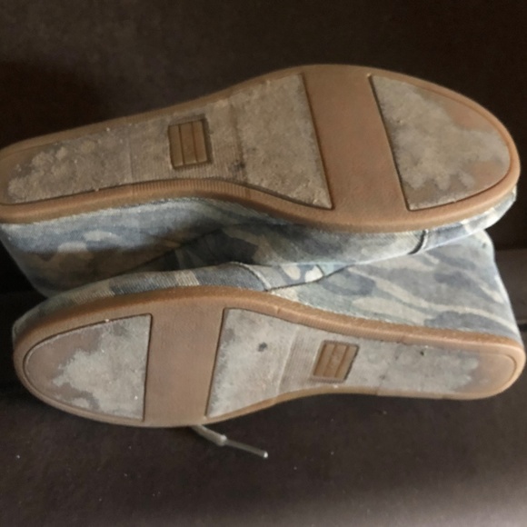 Toms Camouflage Wedge Shoes - Picture 2 of 6